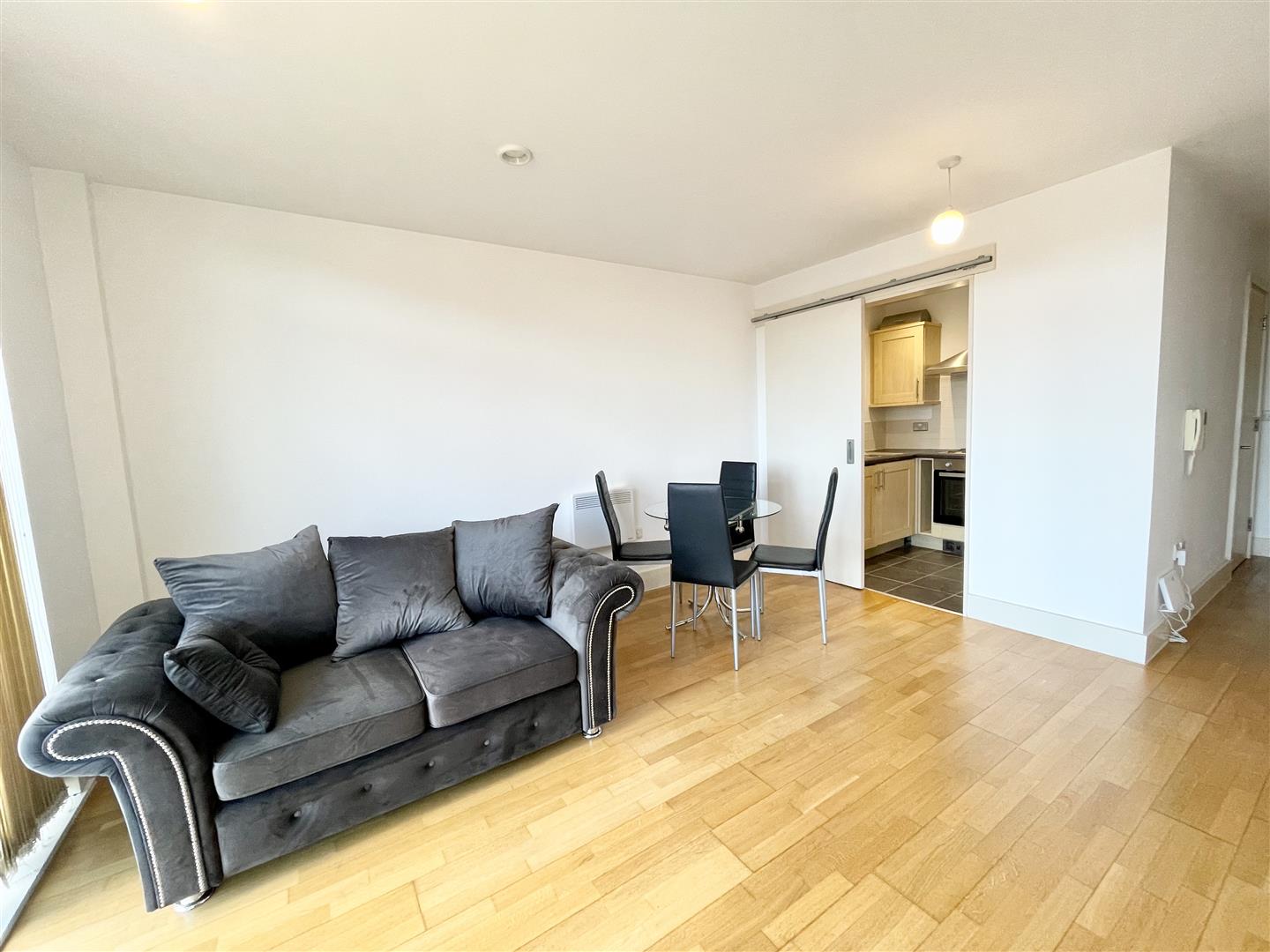 Circle 109, Henry Street