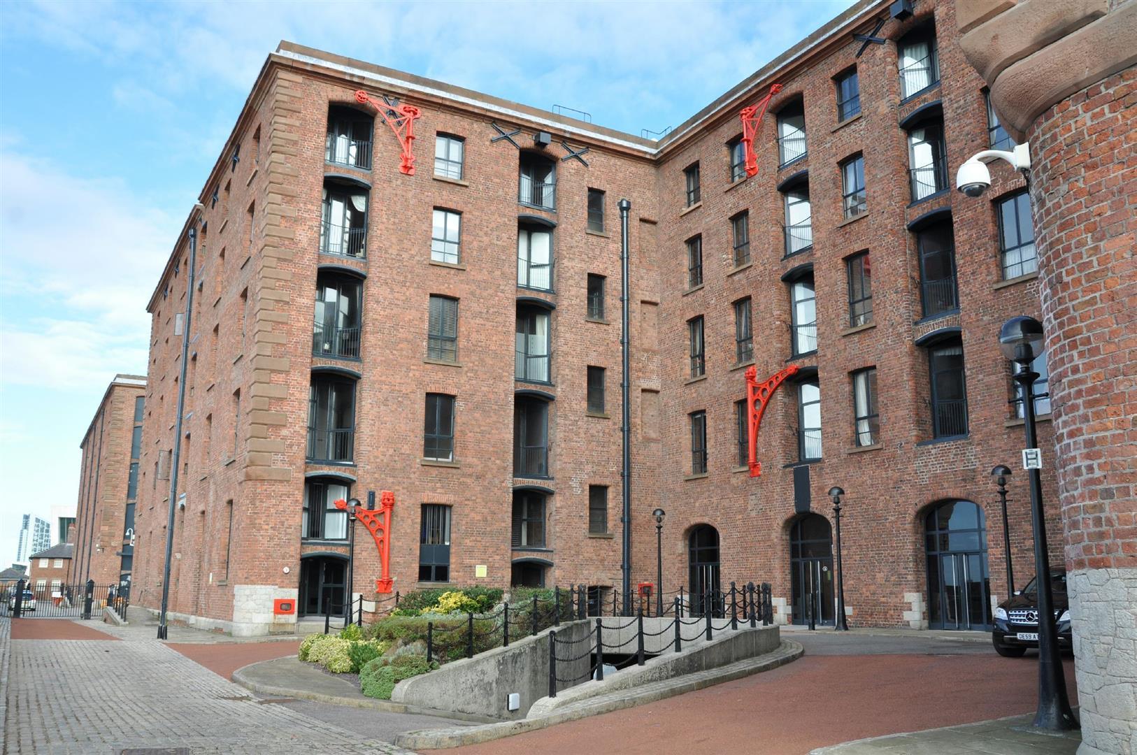 Albert Dock - The Colonnades - City Residential
